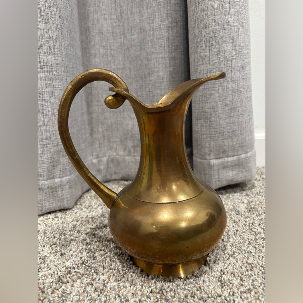 Elegant Vintage Brass Water Pitcher/Vase Solid Brass - Picture 4 of 8